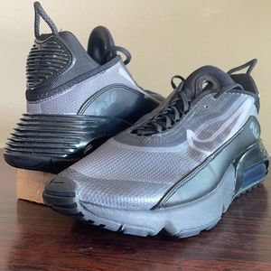 Nike Air Max 2090! Men size 11. Blk/gray